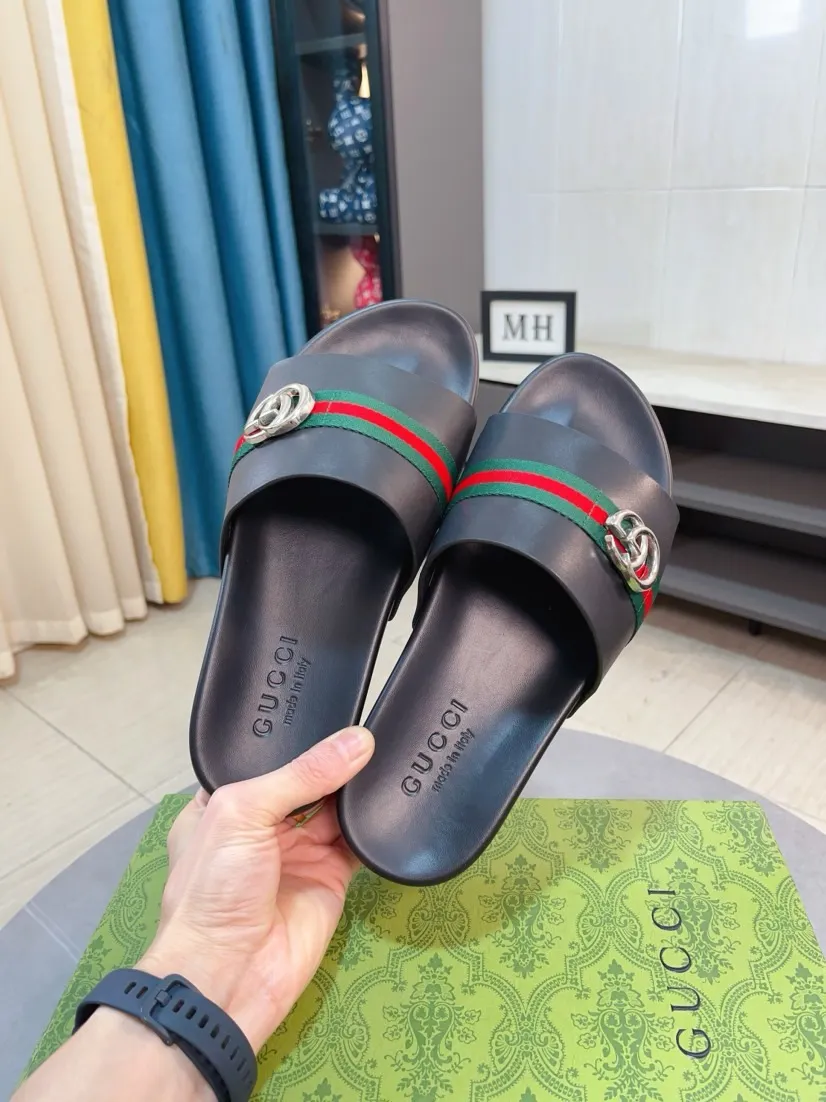 Men's Men's Shoes💰300🌸🌸【GUCCI New Style】This slipper is made of GG polyester fiber and is decorated with the Gucci label on the front, adding a bold logo feel to the style. "Gucci Made in Italy" stamped label Rubber sole Flat Made in Italy Men's sizes 39 to 45, (46. Customized